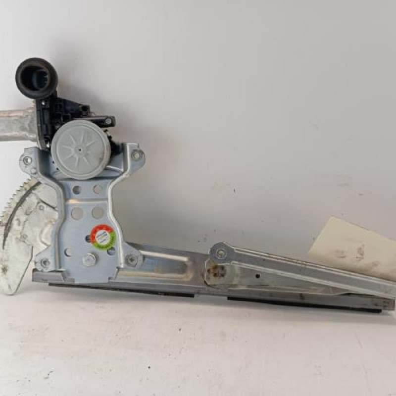 Leve vitre electrique avant gauche SUZUKI SWIFT 3