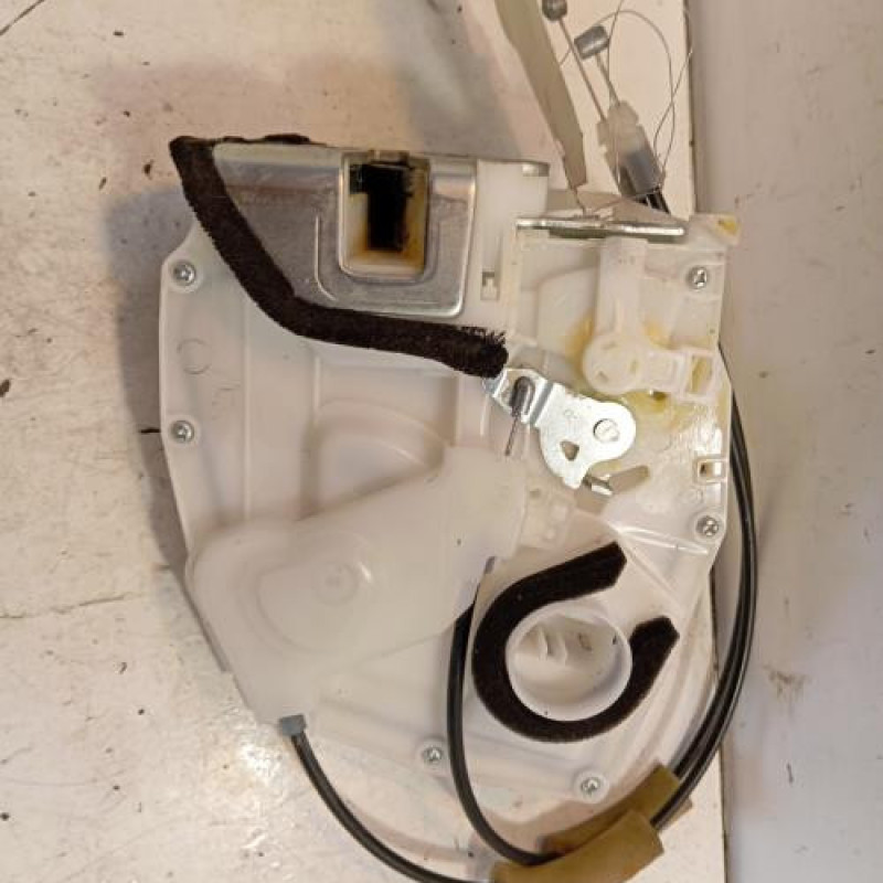Serrure arriere droit SUZUKI SWIFT 4