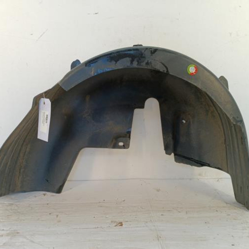 Pare boue arriere droit PEUGEOT 208 1
