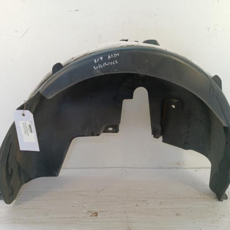Pare boue arriere droit PEUGEOT 208 1