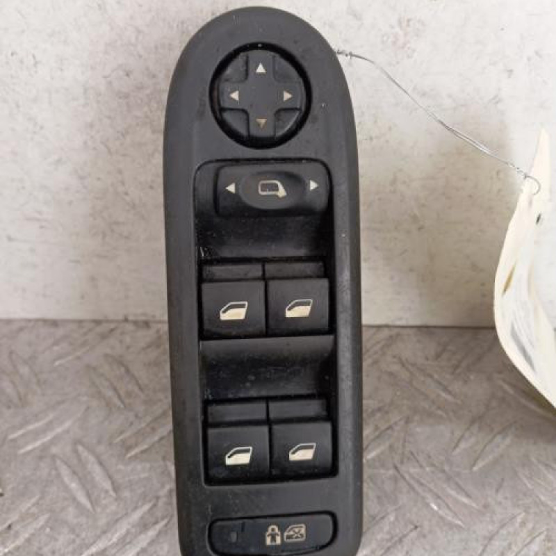 Interrupteur de leve vitre avant gauche PEUGEOT 308 1