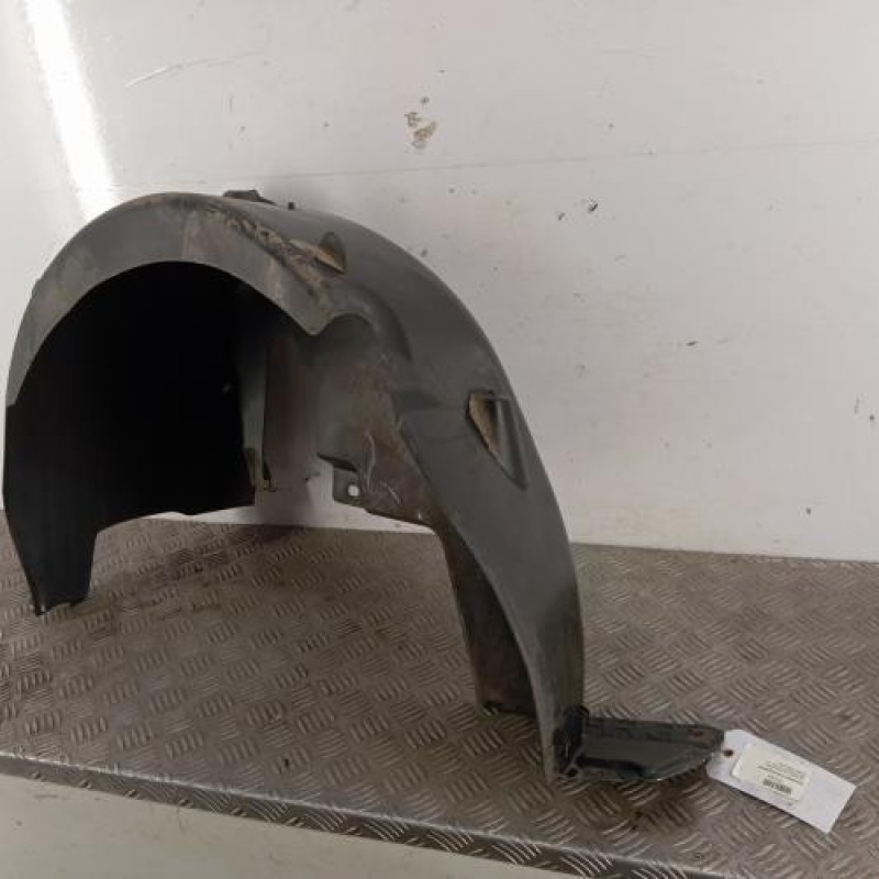 Pare boue arriere gauche PEUGEOT 208 1