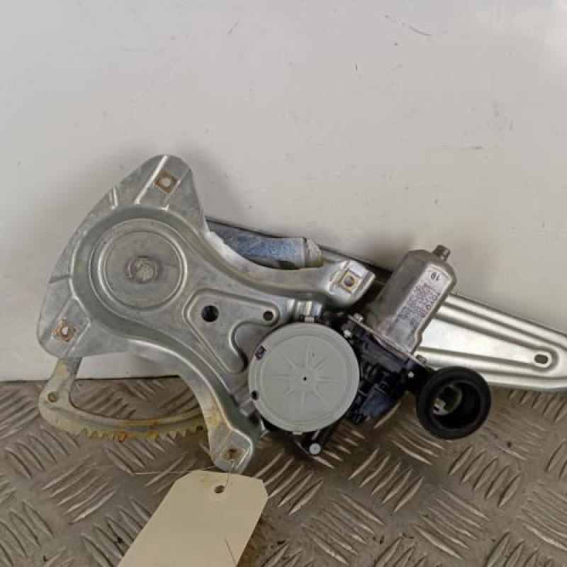 Leve vitre electrique arriere droit TOYOTA YARIS 3