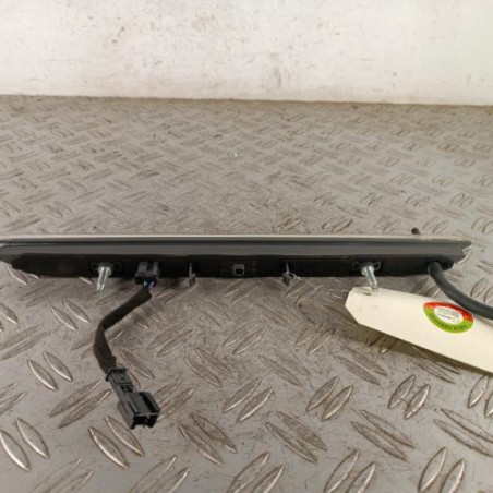 Feu arriere stop central PEUGEOT 2008 1