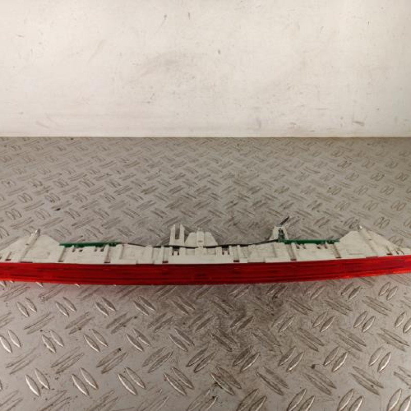 Feu arriere stop central PEUGEOT 207 Feu arriere stop central PEUGEOT 207