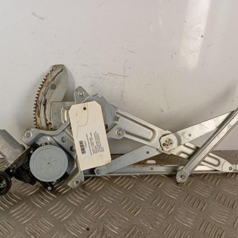 Leve vitre electrique avant droit SUZUKI SWIFT 3