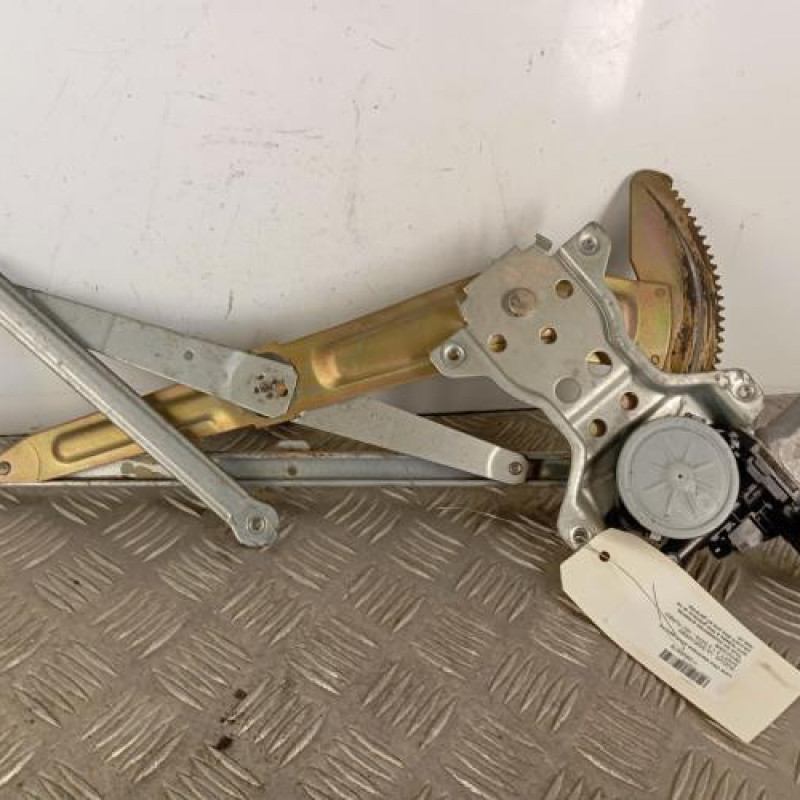 Leve vitre electrique avant gauche SUZUKI SWIFT 3