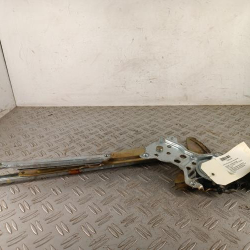 Leve vitre electrique avant gauche SUZUKI SWIFT 3