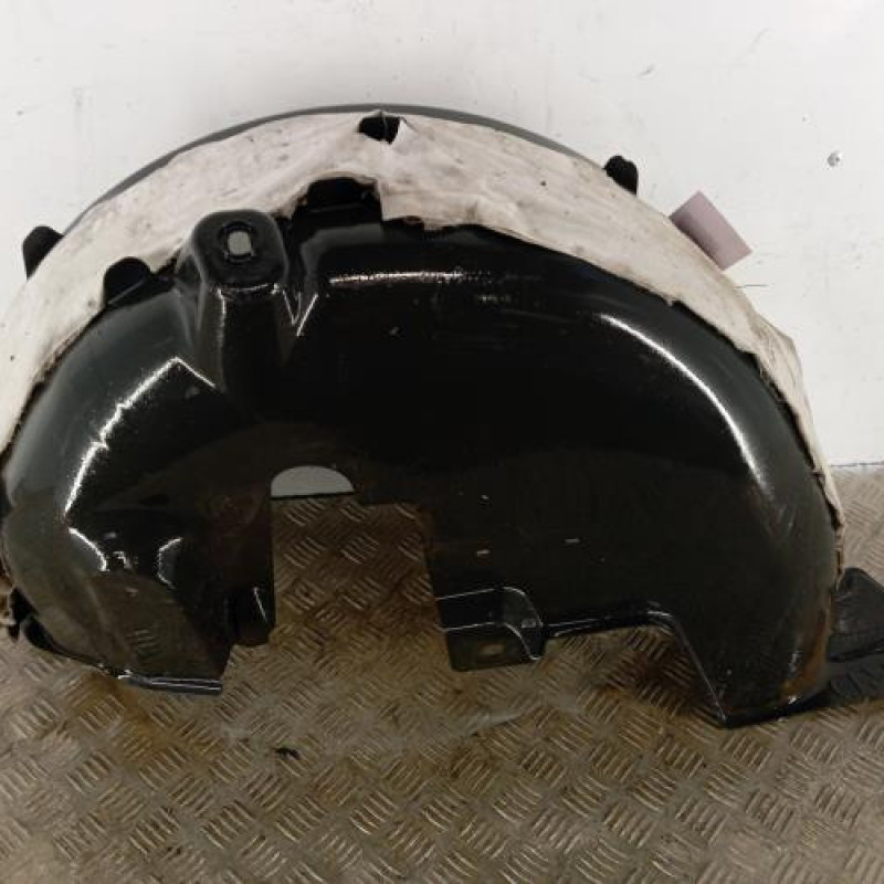 Pare boue arriere droit PEUGEOT 208 1