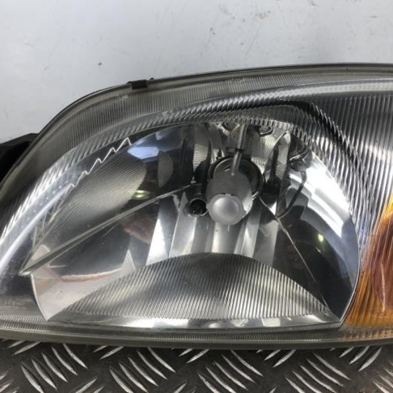 Optique avant principal gauche (feux)(phare) FORD FIESTA 4