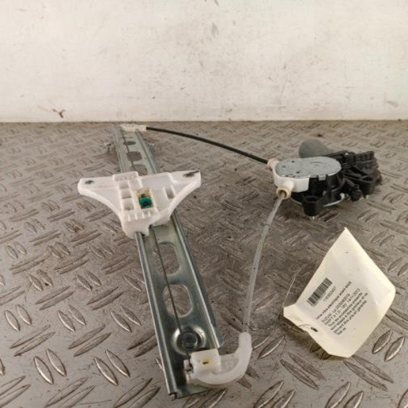 Leve vitre electrique avant droit SUZUKI SWIFT 4