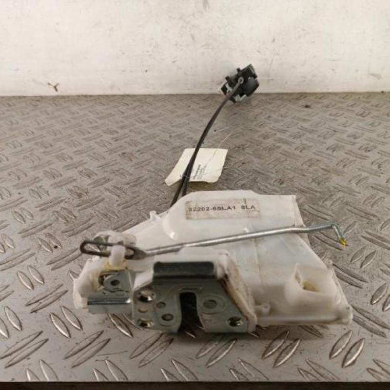 Serrure avant gauche SUZUKI SWIFT 4