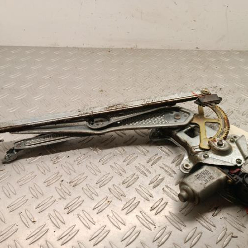 Leve vitre electrique avant gauche TOYOTA YARIS 1