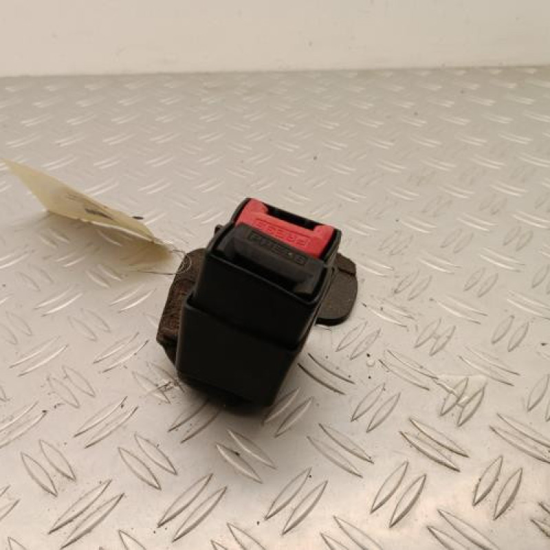 Attache ceinture arriere gauche RENAULT CLIO 2