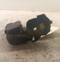 Attache ceinture arriere gauche RENAULT CLIO 2