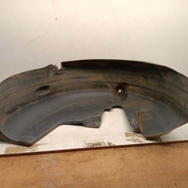 Pare boue arriere droit PEUGEOT 208 1