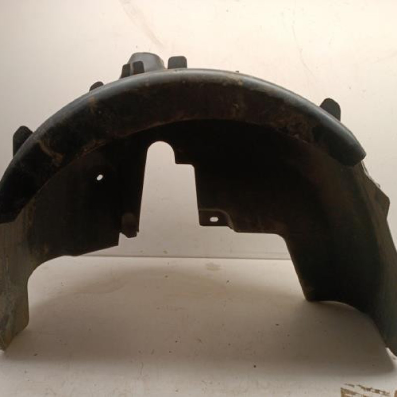 Pare boue arriere gauche PEUGEOT 208 1