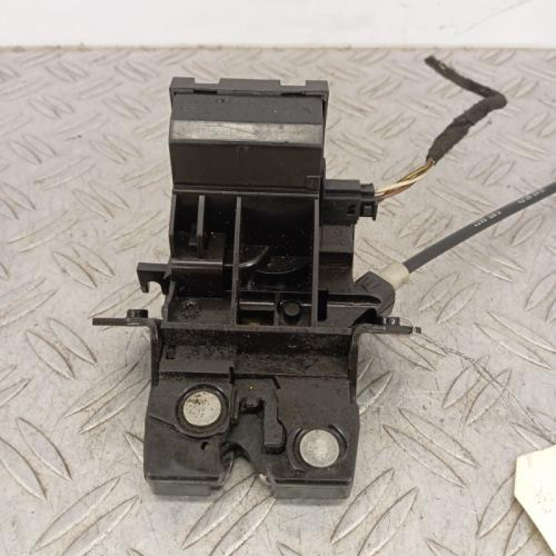 Serrure de coffre MERCEDES CLASSE CLK 209