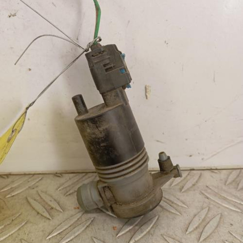 Pompe lave glace avant RENAULT TRAFIC 3 COURT Pompe lave glace avant RENAULT TRAFIC 3 COURT