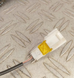 Attache ceinture avant gauche PEUGEOT 206 Photo n°3