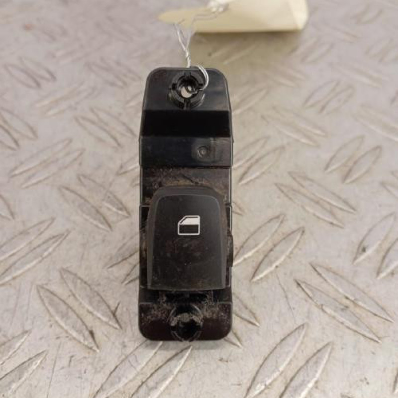 Interrupteur de leve vitre arriere droit HYUNDAI KONA 1