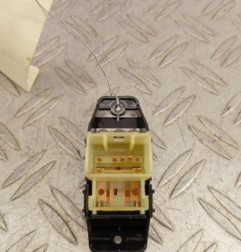 Interrupteur de leve vitre arriere droit HYUNDAI KONA 1