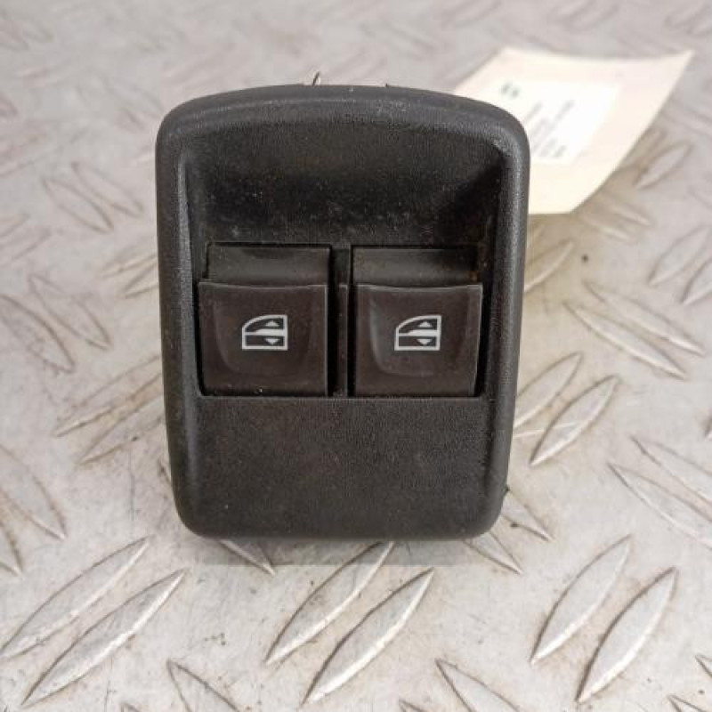 Interrupteur de leve vitre avant gauche OPEL VIVARO 2