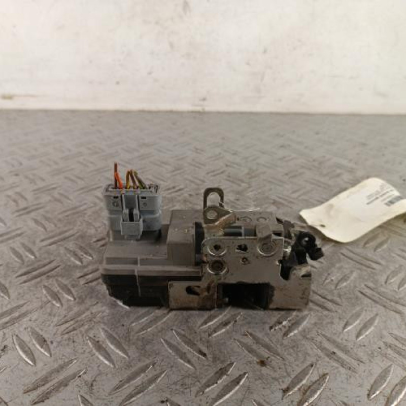 Serrure avant gauche PEUGEOT 206+ Serrure avant gauche PEUGEOT 206+