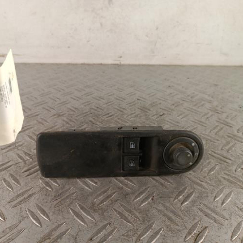 Interrupteur de leve vitre avant gauche RENAULT CLIO 4