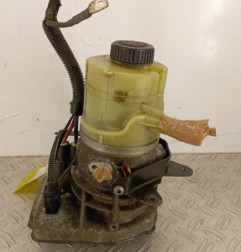 Pompe de direction OPEL VIVARO 2 Photo n°1