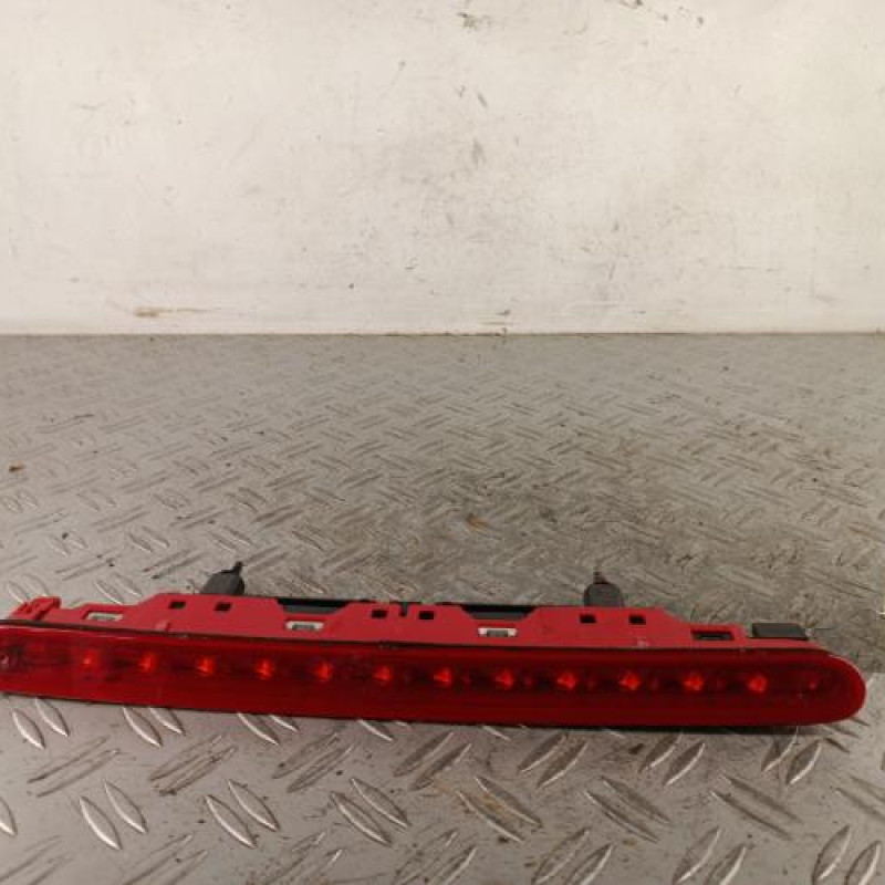 Feu arriere stop central PEUGEOT 3008 1