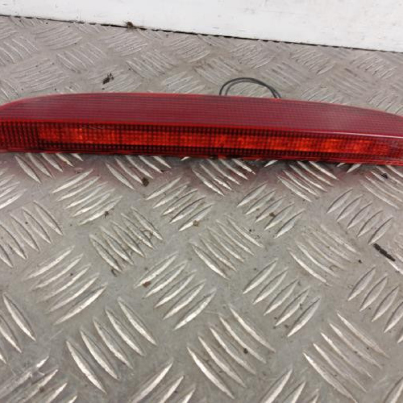 Feu arriere stop central RENAULT CLIO 2 Feu arriere stop central RENAULT CLIO 2