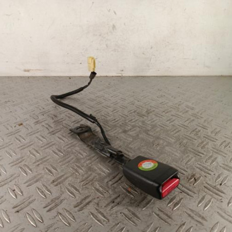 Attache ceinture avant gauche TOYOTA YARIS 2