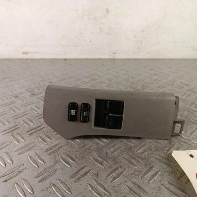 Interrupteur de leve vitre avant gauche TOYOTA YARIS 2
