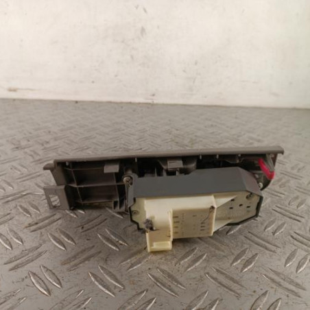 Interrupteur de leve vitre avant gauche TOYOTA YARIS 2