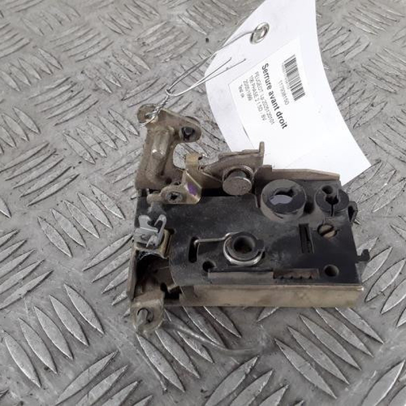 Serrure avant droit PEUGEOT 106 Serrure avant droit PEUGEOT 106