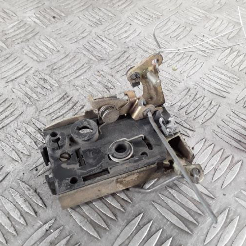 Serrure avant gauche PEUGEOT 106