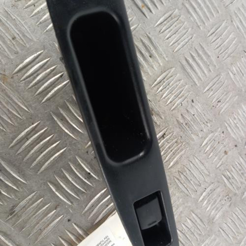 Interrupteur de leve vitre arriere gauche NISSAN QASHQAI 1