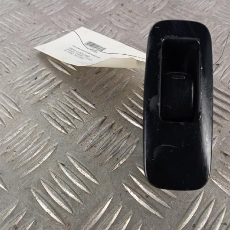 Interrupteur de leve vitre avant droit NISSAN QASHQAI 1