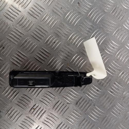 Interrupteur de leve vitre arriere droit NISSAN QASHQAI 1