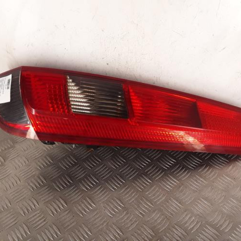 Feu arriere principal droit (feux) FORD FIESTA 5 Feu arriere principal droit (feux) FORD FIESTA 5
