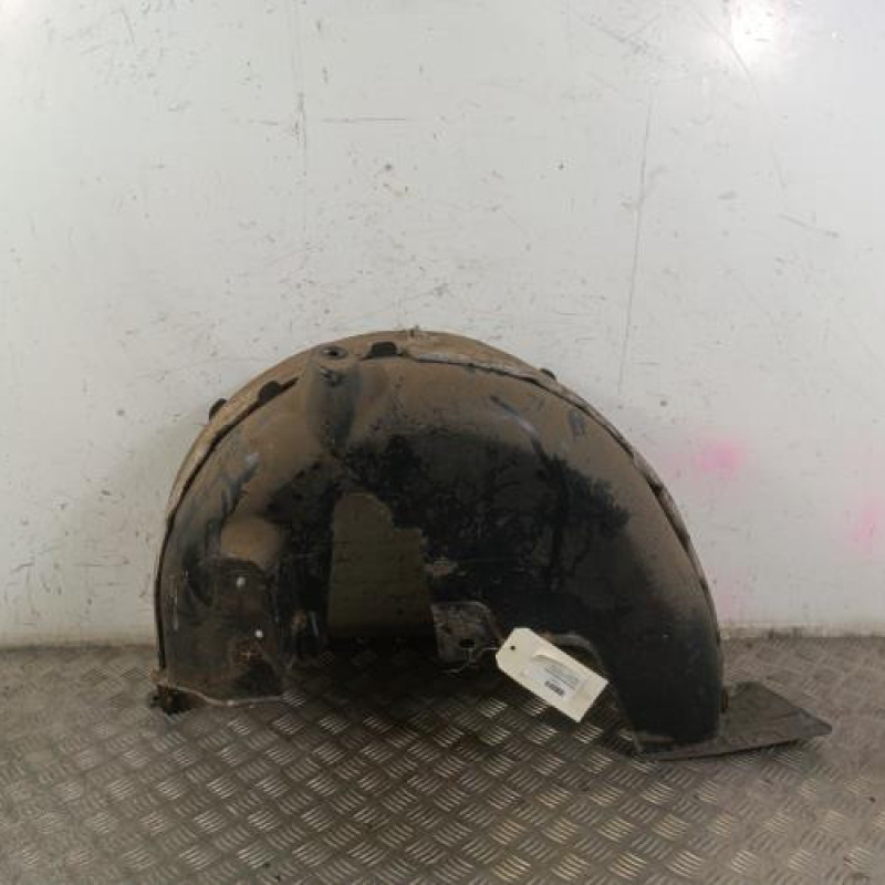 Pare boue arriere droit PEUGEOT 208 1