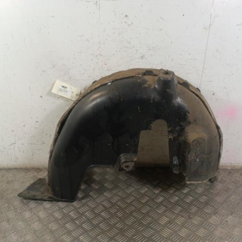 Pare boue arriere gauche PEUGEOT 208 1