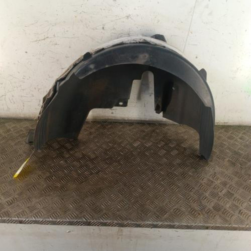 Pare boue arriere droit PEUGEOT 208 1