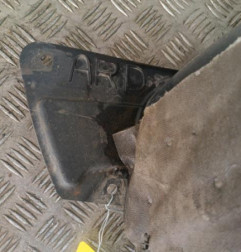Pare boue arriere droit PEUGEOT 208 1