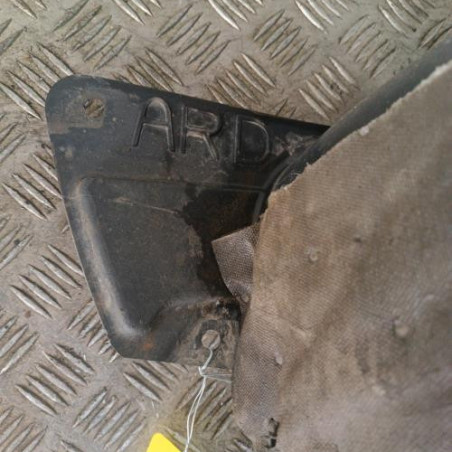 Pare boue arriere droit PEUGEOT 208 1