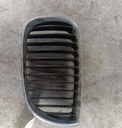 Calandre gauche BMW SERIE 1 E87 Photo n°1