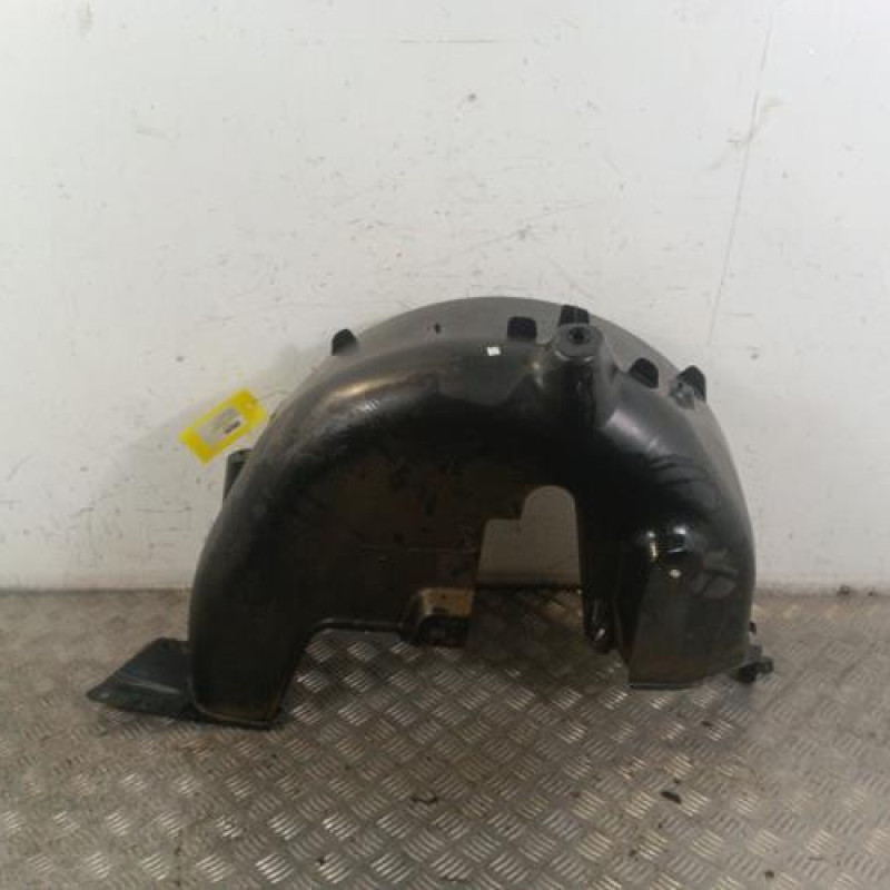 Pare boue arriere gauche PEUGEOT 208 1