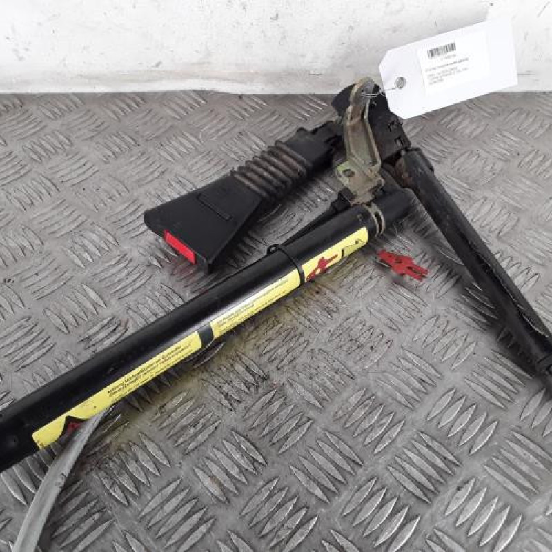 Attache ceinture avant gauche OPEL CORSA B