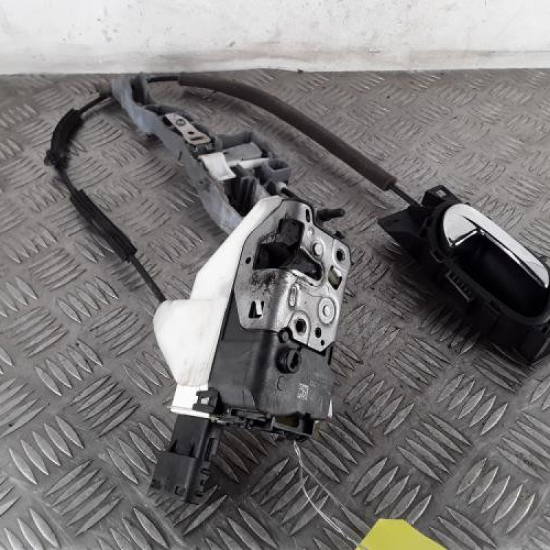 Serrure avant droit CITROEN DS3 Serrure avant droit CITROEN DS3